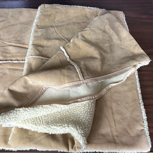 Set of 2 River Road large pillow covers faux suede and Sherpa double sided 25” - Picture 6 of 16